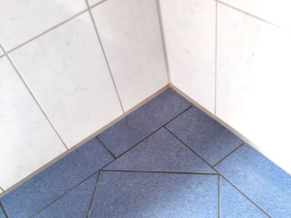 Fliesenfugen sanieren